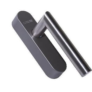 Eleganter Loxone Fenstergriff Air in dunkler Ausführung für smarte Fensterüberwachung und Sicherheit im Smart Home.