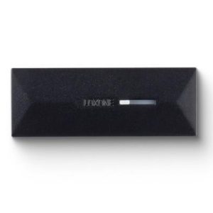 Loxone Touch Nightlight in elegantem Schwarz mit Multifunktionstaster und LED-Anzeige.