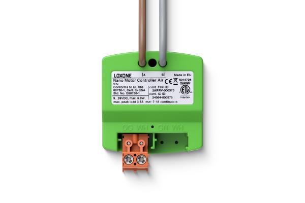 Nahaufnahme des Loxone Nano Motor Controller Air Moduls zur Steuerung von Motoren im Smart Home System von Loxone.