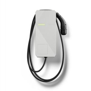 Weiße Loxone Wallbox zur Elektrofahrzeugladung mit 5?m Typ 2?Ladekabel und Status?LED