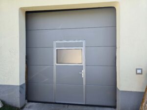 Garagentor mit Gehtür